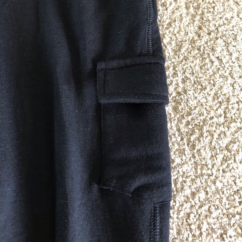 Old Navy Active Black soft pants with cargo pockets in size 5 - Picture 4 of 4